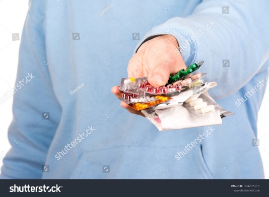 La compra centralizada de medicamentos: Cabezazo de MINSALUD Centralized Procurement of Drugs in Colombia 4 mano con medicamentos 1